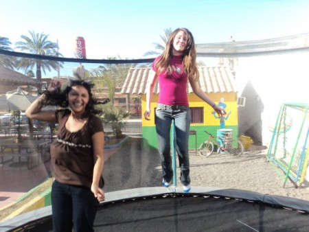 Hacía mucho tiempo que no me subía a un brinca-brinca, y no soportamos las ganas de hacerlo ese día. 